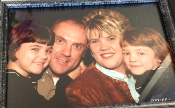 Oscar Fittipaldi family photo with his wife and kids.