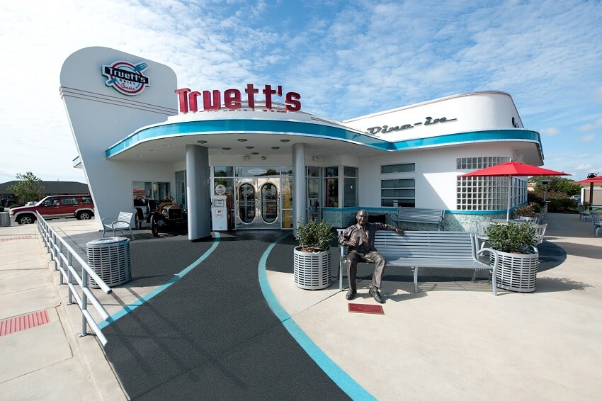 Front outside view of Truett's Grill