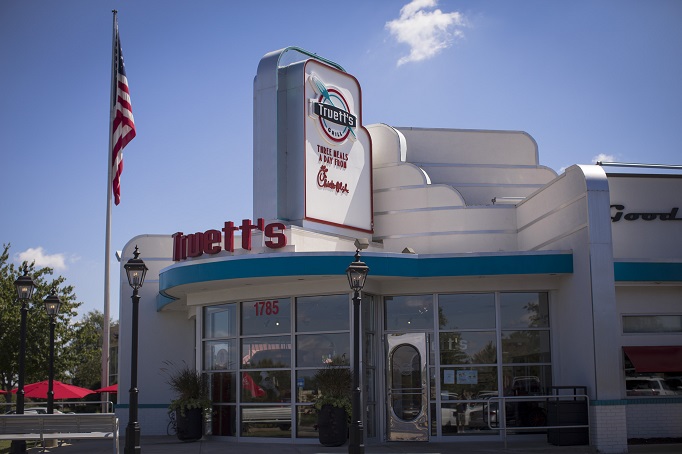 Front outside view of Truett's Grill